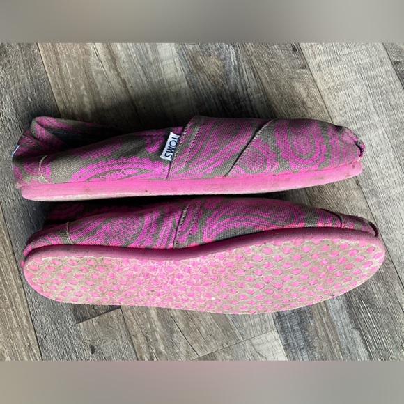 TOMS PINK AND GREY PAISLEY PRINT SHOES W7.5 - Picture 6 of 10